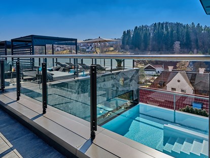 Wellnessurlaub - Pools: Infinity Pool - Sky Spa Terrasse  - Wellnesshotel Sternwirt "Das Wellnesshotel zwischen Nürnberg und Amberg"