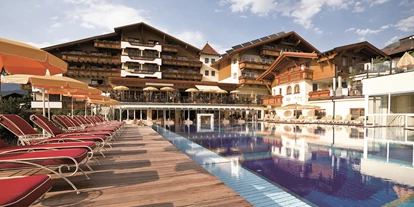 Wellnessurlaub - Pools: Außenpool beheizt - Wallgau - Alpenpark Resort Seefeld im Sommer - Alpenpark Resort