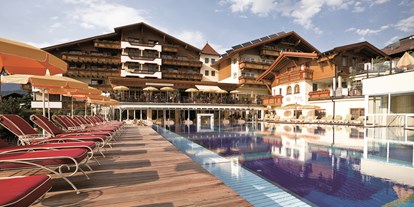 Wellnessurlaub - Pools: Außenpool beheizt - Zams - Alpenpark Resort Seefeld im Sommer - Alpenpark Resort
