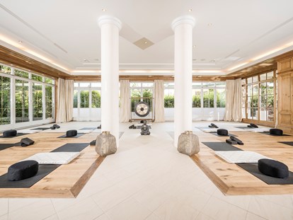 Wellnessurlaub - Solebad - Yoga im Raum der Stille - Alpenresort Schwarz