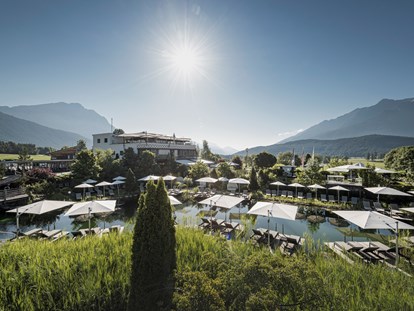 Wellnessurlaub - Pools: Außenpool nicht beheizt - Garmisch-Partenkirchen - Badesee - Alpenresort Schwarz