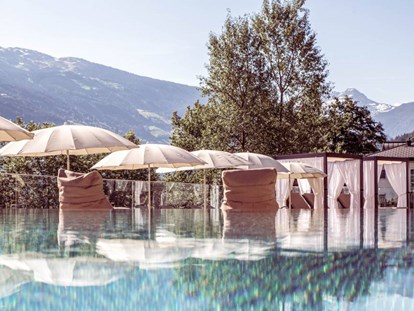 Wellnessurlaub - Pools: Innenpool - Panorama das ganze Jahr über - Alpin Family Resort Seetal****s