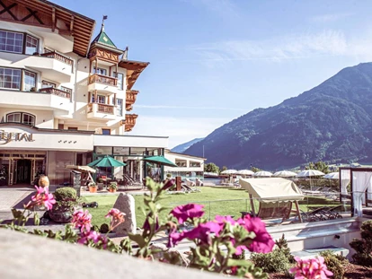 Wellnessurlaub - Preisniveau: gehoben - Mühlen in Taufers - Liegewiese - Alpin Family Resort Seetal****s