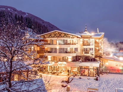 Wellnessurlaub - Außensauna - Luttach - Winter im Seetal direkt an der Talabfahrt - Alpin Family Resort Seetal****s