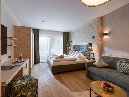 Wellnessurlaub - Hotel-Schwerpunkt: Wellness & Familie - Kitzbühel - Suite Bergquell mit Klimaanlage und Minibar - Alpin Family Resort Seetal****s