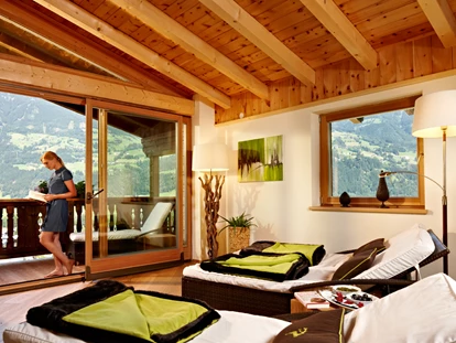 Wellnessurlaub - Entgiftungsmassage - Mühlen in Taufers - Outdoor Sauna mit Ruheraum Raum der Stille - Alpin Family Resort Seetal****s