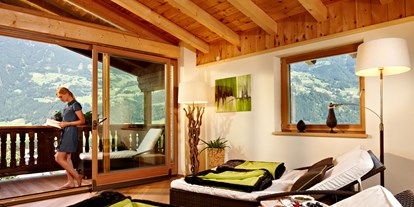 Wellnessurlaub - Parkplatz: kostenlos beim Hotel - Österreich - Outdoor Sauna mit Ruheraum Raum der Stille - Alpin Family Resort Seetal****s