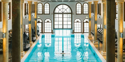Wellnessurlaub - Hotel-Schwerpunkt: Wellness & Golf - Grießen (Leogang) - Innenpool - A-ROSA Kitzbühel