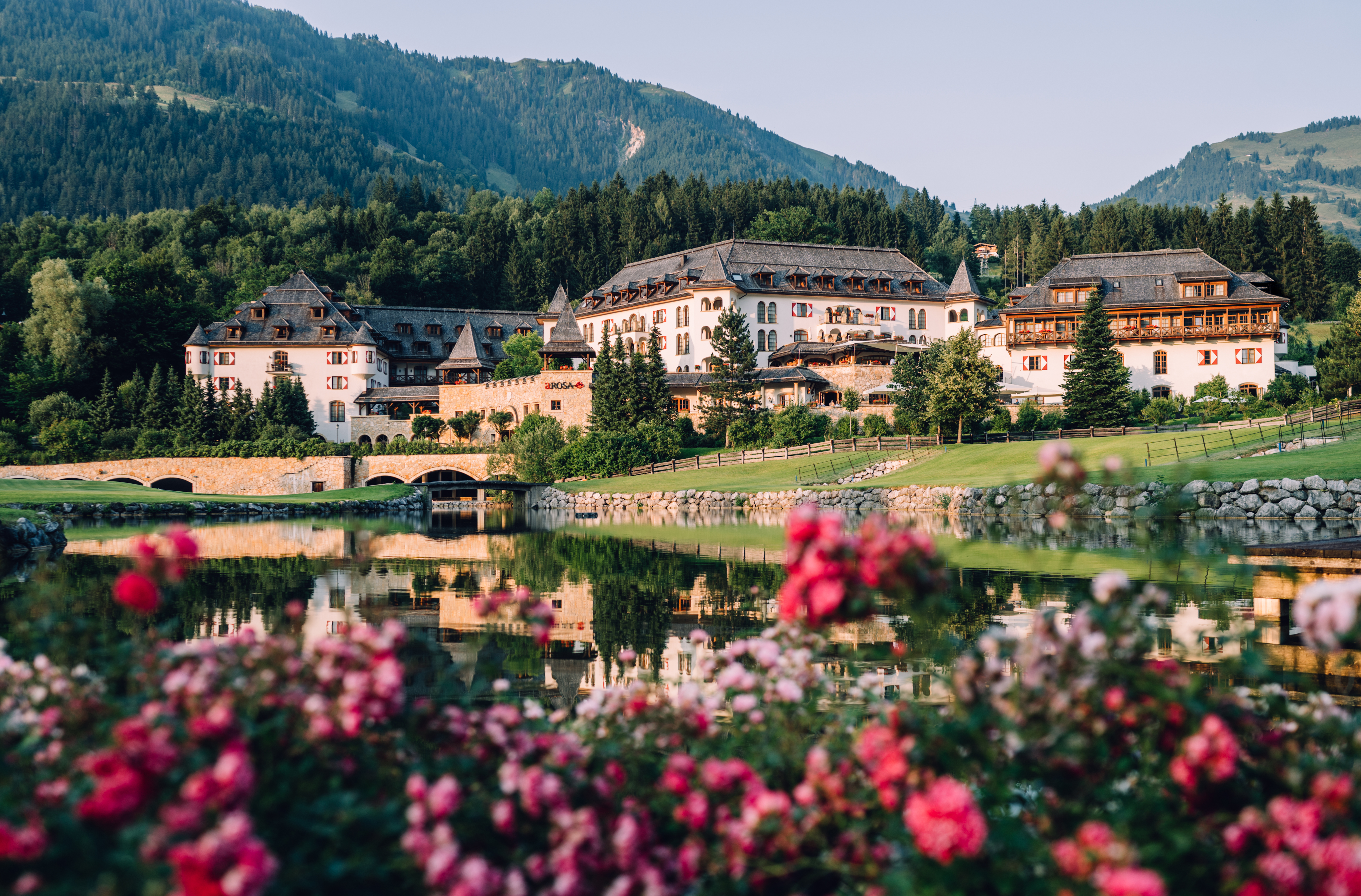 Wellnesshotel - Außenansicht Schlosshotel Kitzbühel - Schlosshotel Kitzbühel