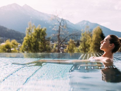 Wellnessurlaub - Pools: Infinity Pool - Kühtai - Alpin Resort Sacher Seefeld - Tirol