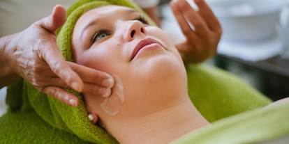 Wellnessurlaub - Rücken-Nacken-Massage - Bodenmais - Kosmetikbehandlung - Das Reiners