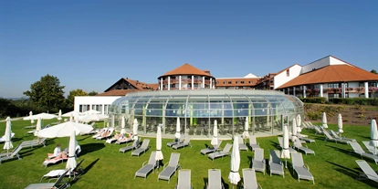Wellnessurlaub - Hotel-Schwerpunkt: Wellness & Golf - Postmünster - Liegewiese - Fürstenhof ****s Quellness- und Golfhotel
