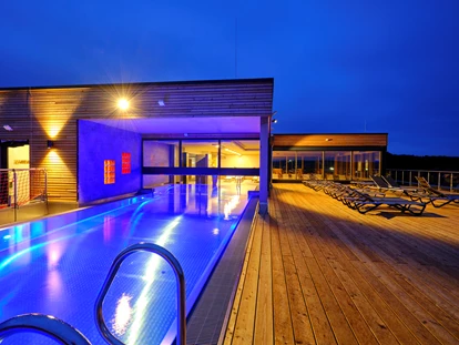 Wellnessurlaub - Pools: Innenpool - Veitshöchheim - Infinity Pool - sonnenhotel WEINGUT RÖMMERT