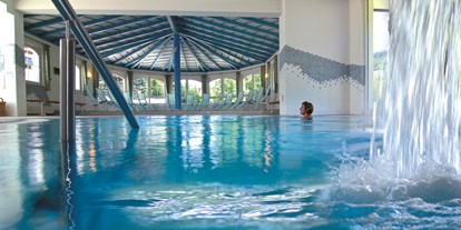 Wellnessurlaub - Rücken-Nacken-Massage - Baiersbronn Tonbach - Hallenbad - Hotel Badischer Hof