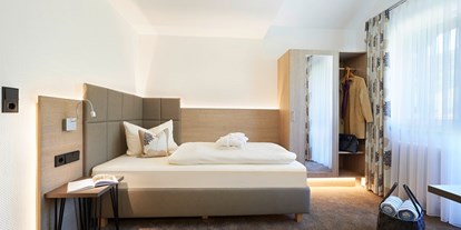 Wellnessurlaub - Bettgrößen: Doppelbett - Baiersbronn Tonbach - Zimmerbeispiel Einzelzimmer - Hotel Badischer Hof