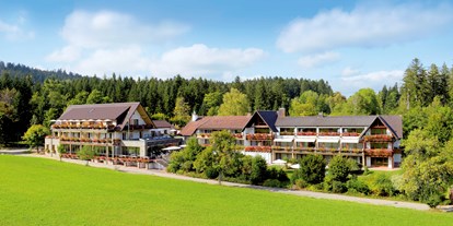 Wellnessurlaub - Kräutermassage - Bad Wildbad im Schwarzwald - Aussenansicht - Südseite - Hotel Grüner Wald****S
