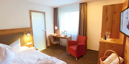 Wellnessurlaub - Hotelbar - Ottenhöfen im Schwarzwald - Einzelzimmer - Hotel Grüner Wald****S