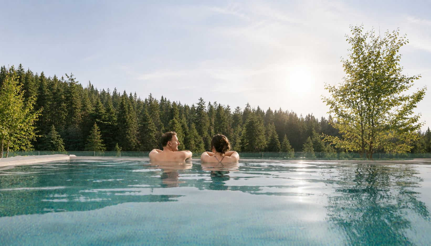 Wellnesshotel - Skypool auf dem Dach des Waldhotels - Waldhotel am Notschreipass