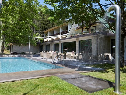 Wellnessurlaub - Hotel-Schwerpunkt: Wellness & Golf - Außenpool - Living-Pool - Waldhotel Grüner Baum