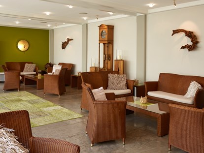 Wellnessurlaub - Hotel-Schwerpunkt: Wellness & Golf - Enzklösterle - Lounge - Bereich - Waldhotel Grüner Baum