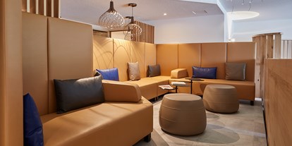 Wellnessurlaub - Hotelbar - Höchenschwand Höchenschwand - Pool-Lounge - Erfurth´s Bergfried Ferien & Wellnesshotel