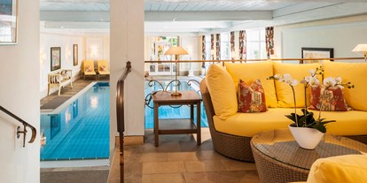 Wellnessurlaub - Hotelbar - Höchenschwand Höchenschwand - Schwimmbad im Wellnessbereich 'Sano e Salvo' - Relais & Châteaux Hotel Schwarzmatt