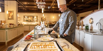 Wellnessurlaub - Wirbelsäulenmassage - Bad Hofgastein - Frisch zubereitete Eierspeisen an unserem Frühstücksbuffet - CESTA GRAND Aktivhotel & Spa