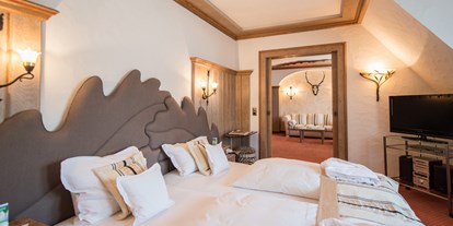 Wellnessurlaub - Bettgrößen: Doppelbett - Rotenburg an der Fulda - Zimmerbeispiel Suite Freischütz - Göbel´s Schlosshotel " Prinz von Hessen "