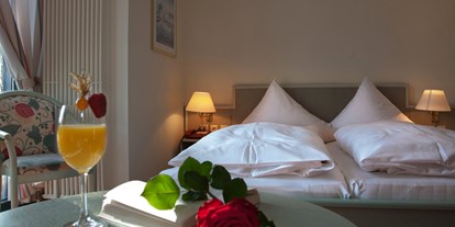 Wellnessurlaub - Bettgrößen: Doppelbett - Hessen Nord - Zimmerbeispiel Standard-Doppelzimmer - Göbel's Hotel AquaVita