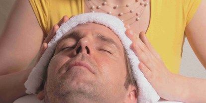 Wellnessurlaub - Rücken-Nacken-Massage - Bad Wildungen - Kosmetikanwendungen - Wellnesshotel Bürgerstuben