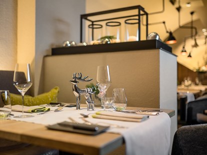 Wellnessurlaub - Bettgrößen: Queen Size Bett - Tisch Restaurant Philipp Soldan - Hotel Die Sonne Frankenberg