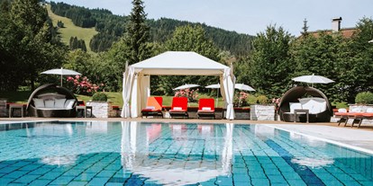 Wellnessurlaub - Finnische Sauna - Beheizter Außenpool mit großzügiger Liegewiese - Hotel Gut Weissenhof Radstadt