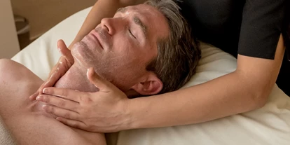 Wellnessurlaub - Ganzkörpermassage - Gudensberg - Anwendungen von Kopf bis Fuß - Freund Das Hotel & Natur Resort