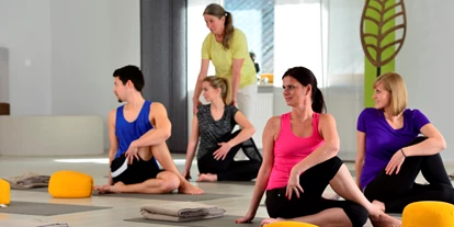 Wellnessurlaub - Ganzkörpermassage - Gudensberg - Yoga 5xwöchentlich à 90 Min inkl. - Freund Das Hotel & Natur Resort