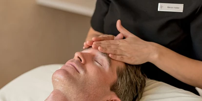 Wellnessurlaub - Wirbelsäulenmassage - Frielendorf - Gesichtsmassage für den Mann - Freund Das Hotel & Natur Resort