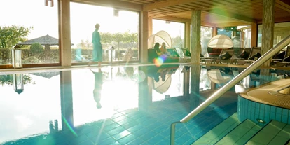 Wellnessurlaub - Ganzkörpermassage - Gudensberg - Innenpool - Freund Das Hotel & Natur Resort