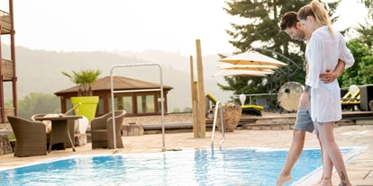 Wellnessurlaub - Pools: Außenpool beheizt - Gudensberg - Außenpool - Freund Das Hotel & Natur Resort