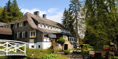 Wellnessurlaub - Whirlpool - Breidenbach - Außenansicht - Romantik Hotel Stryckhaus