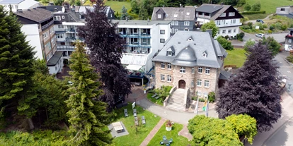 Wellnessurlaub - Pools: Innenpool - Breidenbach - Hausansicht - Rüters Parkhotel