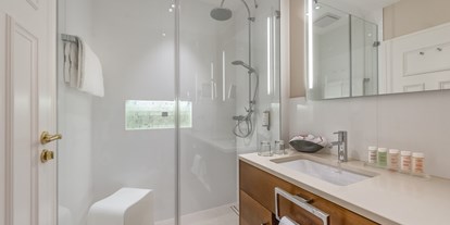 Wellnessurlaub - Verpflegung: Halbpension - Beispiel Badezimmer - Romantik ROEWERS Privathotel
