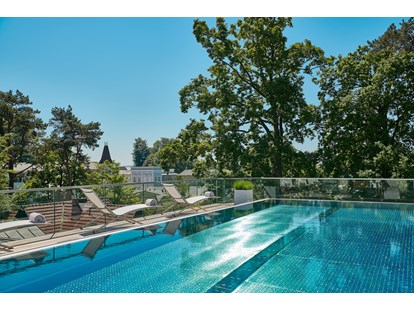 Wellnessurlaub - Verpflegung: Frühstück - Rügen - rooftop pool - Romantik ROEWERS Privathotel