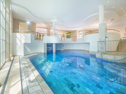 Wellnessurlaub - Pools: Infinity Pool - Lühmannsdorf - Innenpool - Romantik ROEWERS Privathotel