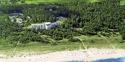 Wellnessurlaub - Außensauna - Zingst - Strandhotel Fischland mit seinem Ferienwohnungen und Häusern - Strandhotel Fischland 