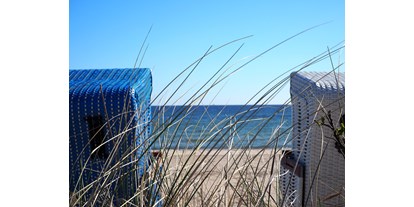 Wellnessurlaub - Bettgrößen: King Size Bett - Strandkörbe direkt an der weiten Ostseeküste - Ostseehotel Midgard in Dampland