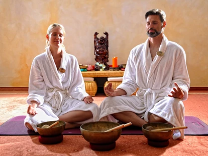 Wellnessurlaub - Honigmassage - Böblingen - Ayurveda und Yoga im Landhotel Talblick  - Landhotel Talblick ****