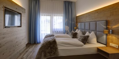 Wellnessurlaub - Bettgrößen: King Size Bett - Bad Füssing Riedenburg - Suite Schlafbereich - Das Aunhamer