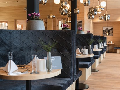 Wellnessurlaub - Rücken-Nacken-Massage - Sonthofen - Panoramarestaurant - Torghele's Wald & Fluh