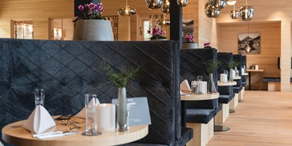 Wellnessurlaub - Hotelbar - Panoramarestaurant - Torghele's Wald & Fluh
