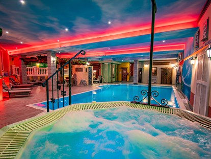 Wellnessurlaub - Hotel-Schwerpunkt: Wellness & Romantik - Schwimmbad Whirlpool - Vital- und Wellnesshotel Albblick