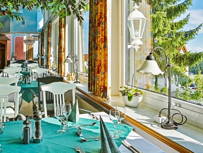 Wellnessurlaub - Hotel-Schwerpunkt: Wellness & Romantik - Restaurant Dorfplatz  - Vital- und Wellnesshotel Albblick